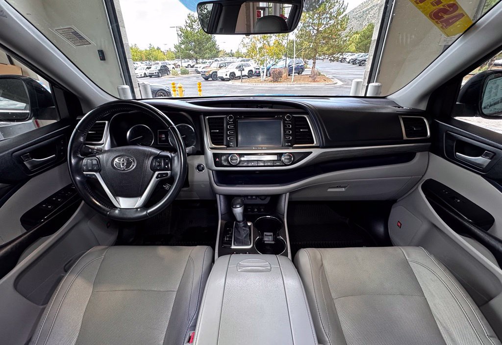 Used 2017 Toyota Highlander Limited AWD/4WD image 16