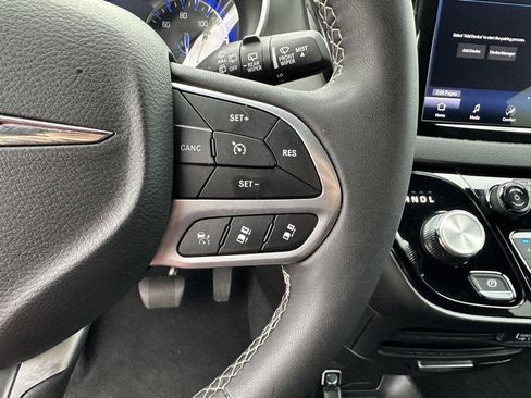 Used 2025 Chrysler Pacifica Select FWD image 27