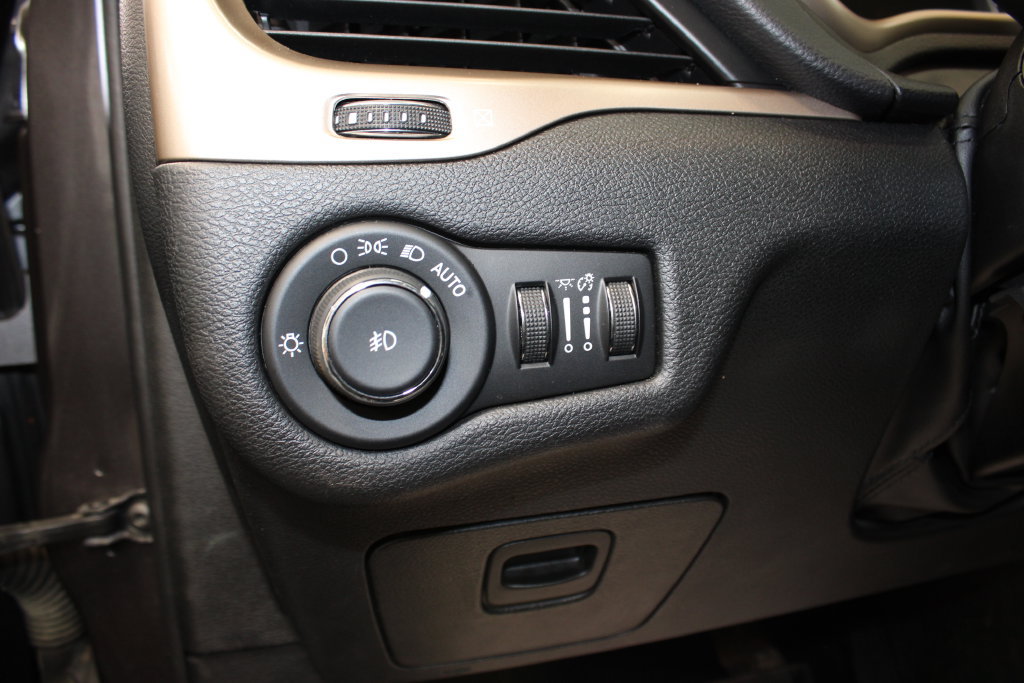 Used 2017 Jeep Cherokee Limited FWD image 17