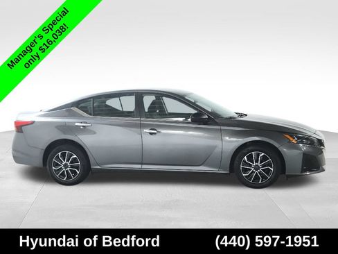 Used 2024 Nissan Altima 2.5 S FWD image 12