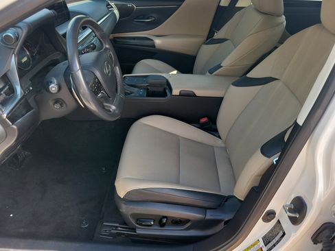 Used 2021 Lexus ES 300h w/ Premium Package image 4