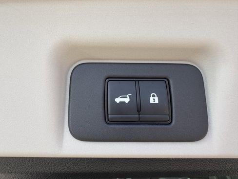 Used 2023 Nissan Ariya FWD image 40