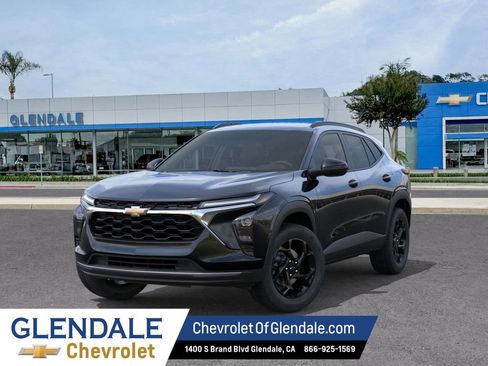 New 2026 Chevrolet Trax LT w/ Driver Confidence Package FWD image 4