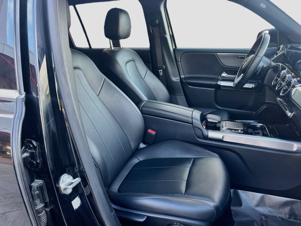 Used 2022 Mercedes-Benz GLB 250 image 27