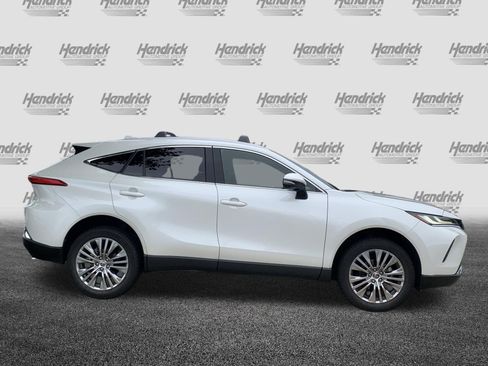 Used 2022 Toyota Venza XLE AWD/4WD image 11