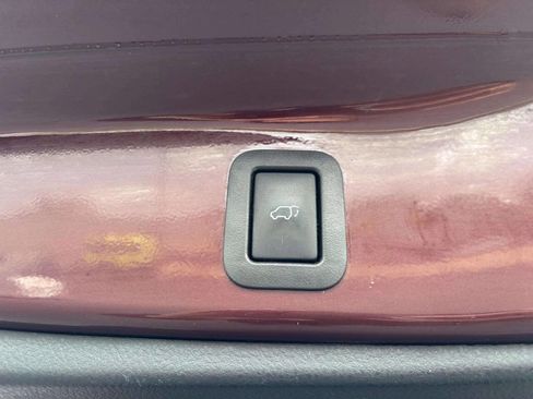 Used 2019 Toyota Highlander XLE image 18