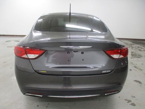 Used 2017 Chrysler 200 Limited w/ Convenience Group FWD image 6