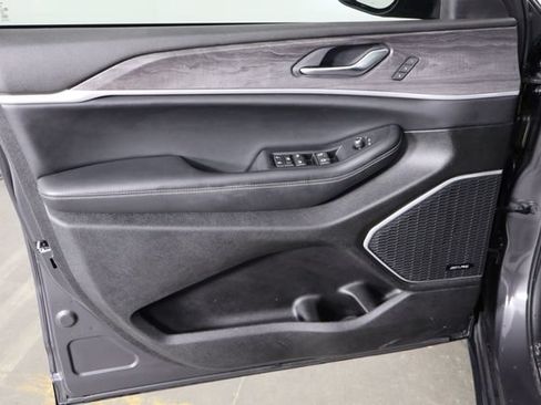 Used 2023 Jeep Grand Cherokee Limited RWD image 18