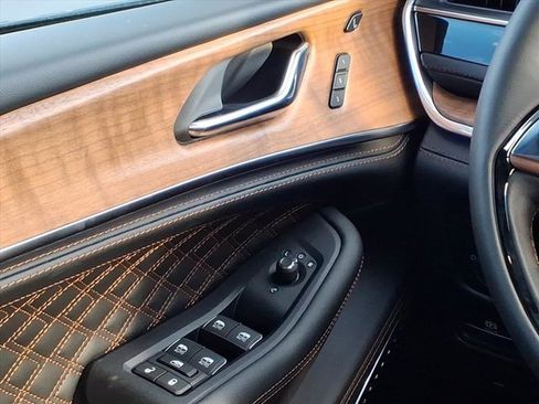 New 2025 Jeep Grand Cherokee Summit image 13