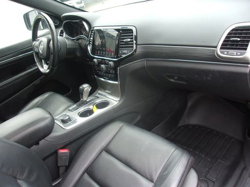 Used 2020 Jeep Grand Cherokee Limited AWD/4WD image 12