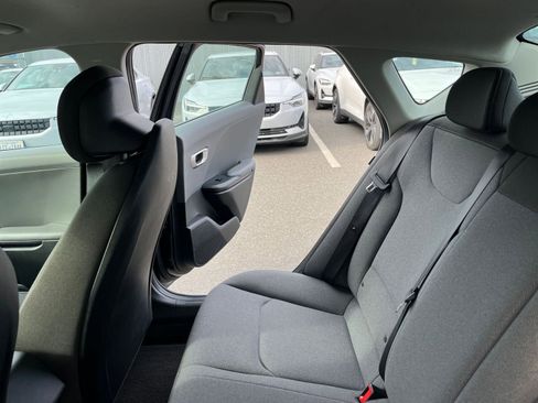 Used 2025 Kia K4 LXS image 38