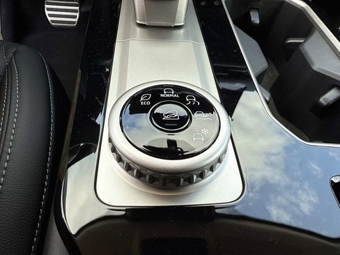 New 2026 Mitsubishi Outlander SEL image 32