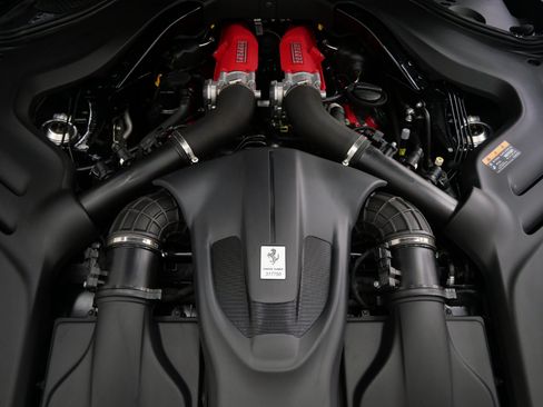 Used 2025 Ferrari Roma Spider RWD image 12
