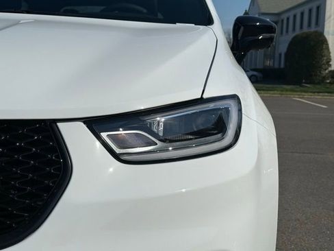 New 2026 Chrysler Pacifica Limited image 11