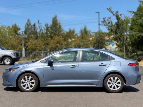 Used 2023 Toyota Corolla LE FWD image 2