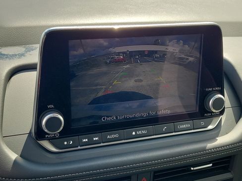 Certified 2025 Nissan Rogue SV FWD image 22