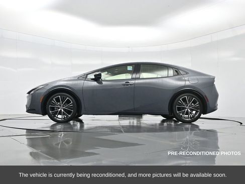 Used 2025 Toyota Prius XLE image 50