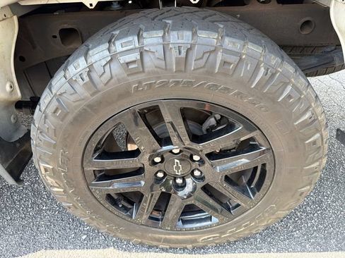 Used 2022 Chevrolet Silverado 1500 Custom AWD/4WD image 19