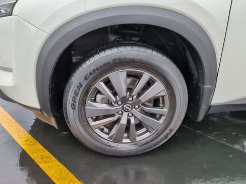 Used 2022 Nissan Pathfinder SV AWD/4WD image 12