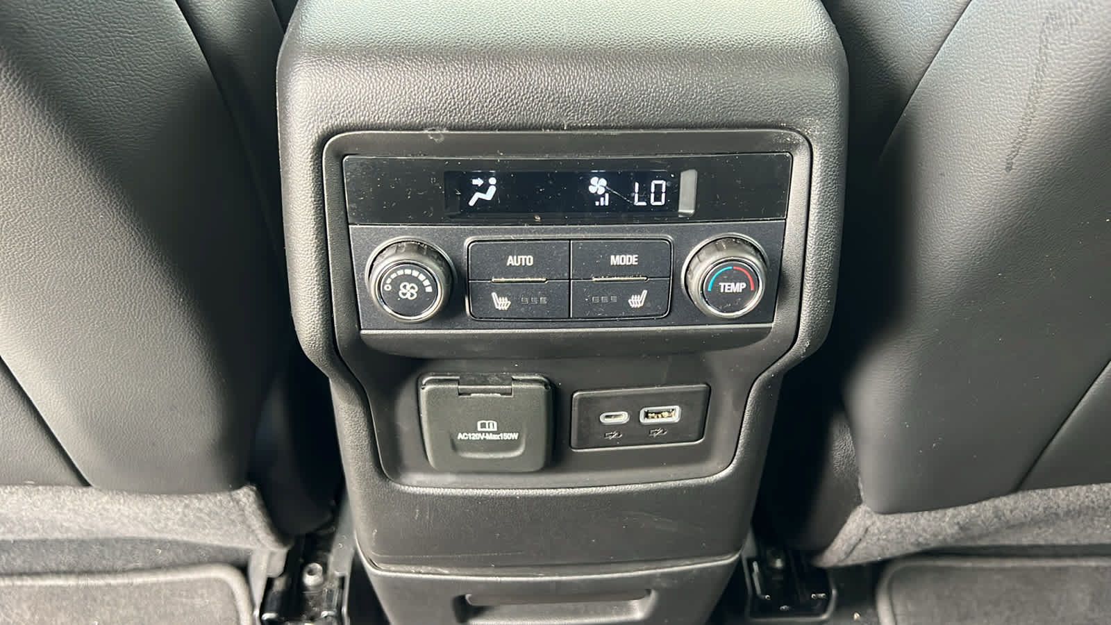 Used 2022 GMC Acadia Denali w/ Denali Ultimate Package AWD/4WD image 25