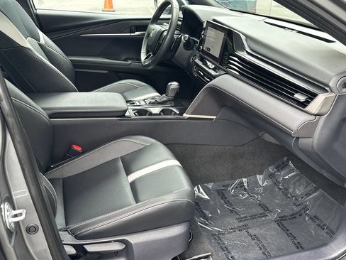 Used 2025 Toyota Camry SE FWD image 5