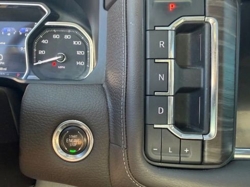 Used 2021 GMC Yukon XL Denali w/ Denali Premium Package image 32