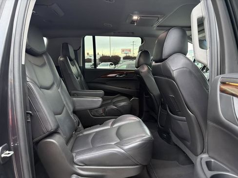 Used 2018 Cadillac Escalade ESV Premium Luxury image 15