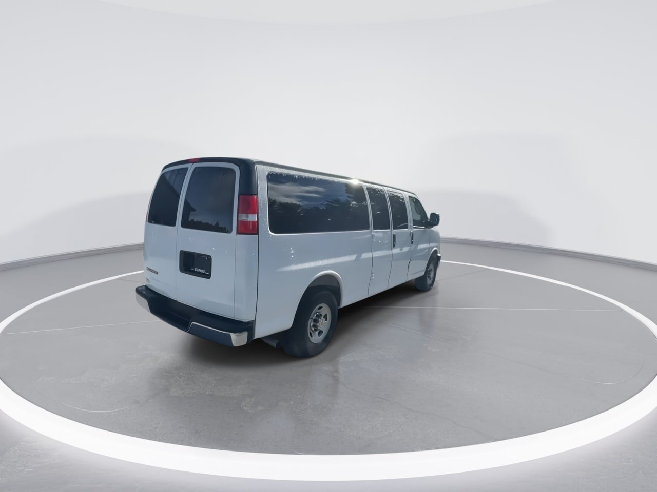 Used 2025 Chevrolet Express 3500 LT w/ LT Preferred Equipment Group RWD image 18