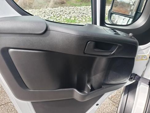 Used 2025 RAM ProMaster 2500 w/ Convenience Group image 11