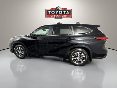 Used 2023 Toyota Highlander XLE AWD/4WD image 4