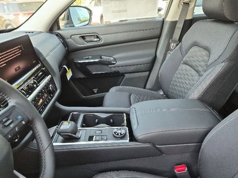 New 2026 Nissan Pathfinder SV AWD/4WD image 18