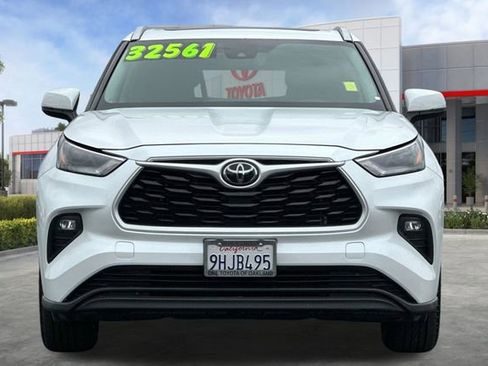 Used 2023 Toyota Highlander XLE AWD/4WD image 10