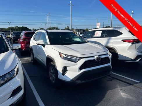 Used 2025 Toyota RAV4 XLE FWD image 1