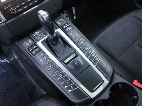 Used 2018 Porsche Macan Sport Edition AWD/4WD image 37