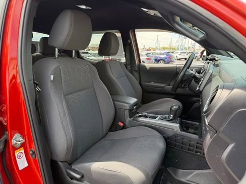Used 2018 Toyota Tacoma TRD Off-Road AWD/4WD image 21