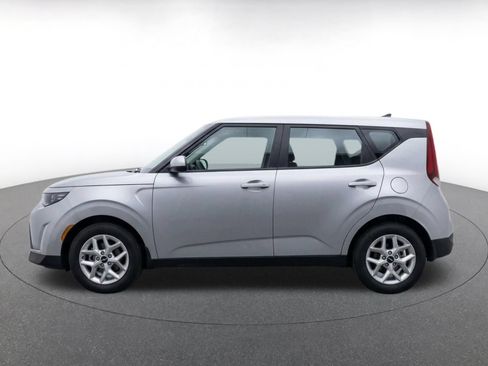 Used 2025 Kia Soul LX w/ LX Technology Package FWD image 4