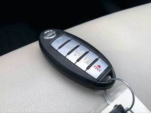 Used 2021 Nissan Rogue SL FWD image 15