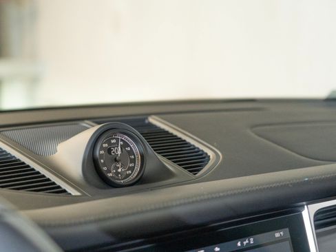 Certified 2026 Porsche Macan AWD/4WD image 19