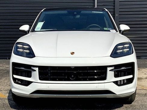New 2025 Porsche Cayenne Coupe image 13