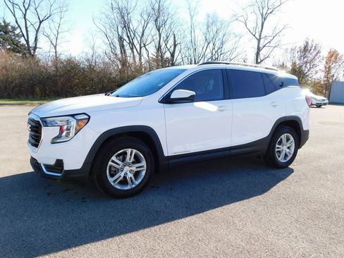 Used 2023 GMC Terrain SLE w/ Driver Convenience Package image 7