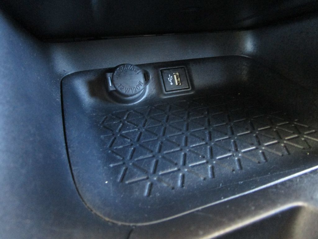 Used 2025 Toyota RAV4 XLE FWD image 37