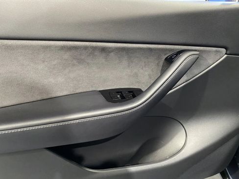 Used 2021 Tesla Model Y Long Range image 11