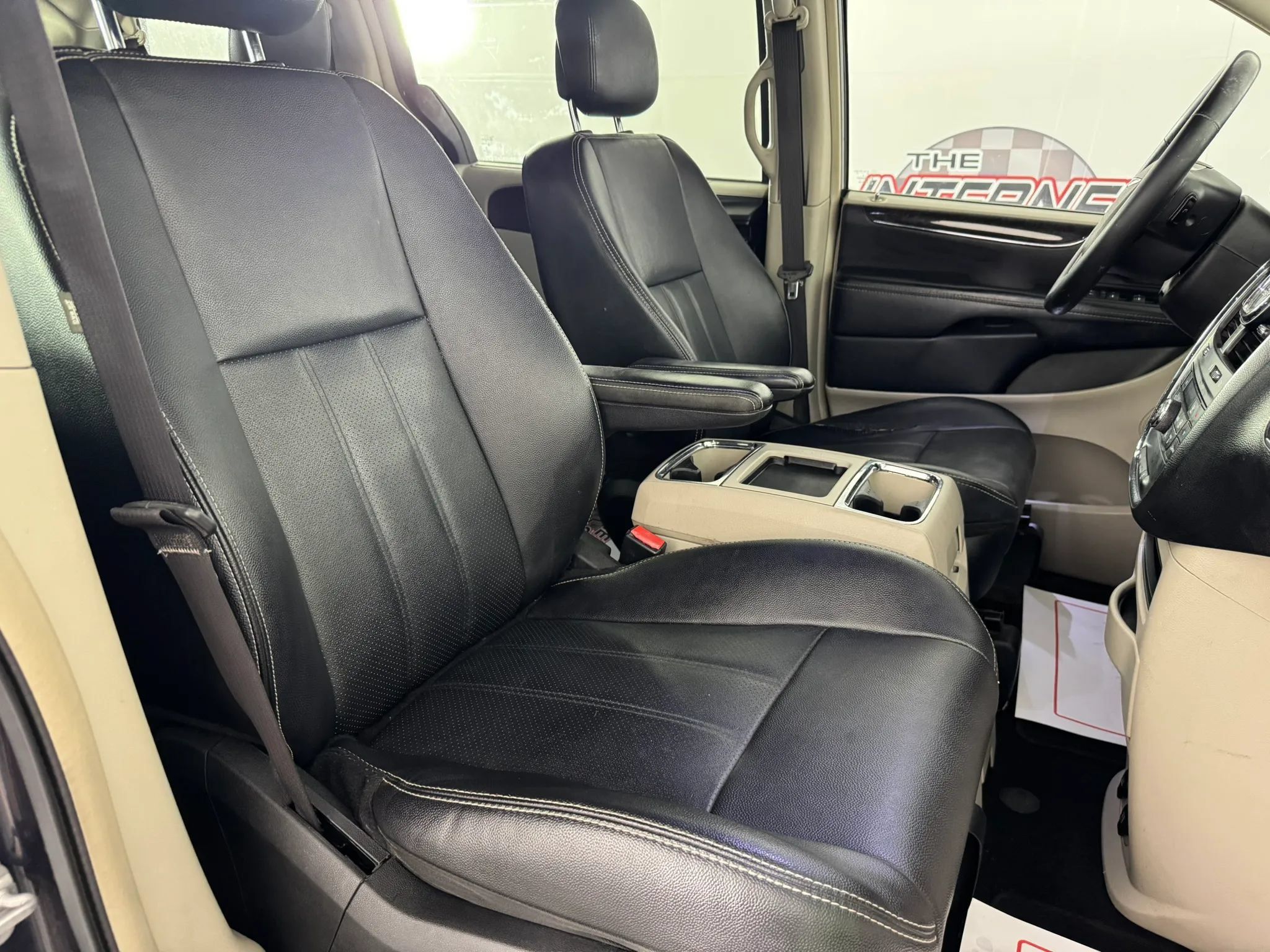 Used 2014 Chrysler Town & Country Touring-L w/ Driver Convenience Group FWD image 31