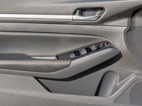 New 2025 Nissan Altima 2.5 SR w/ SR Premium Package FWD image 11