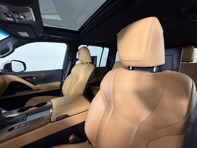 Used 2023 Lexus LX 600 4WD w/ Accessory Package (Z1) image 17