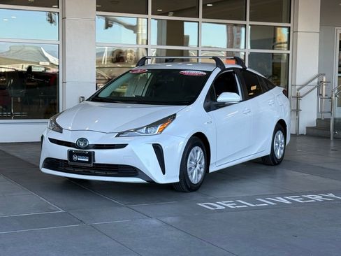 Certified 2021 Toyota Prius L Eco image 3