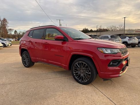 Used 2023 Jeep Compass Limited image 3