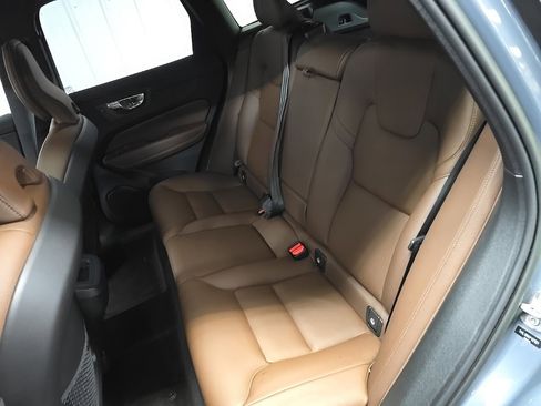 Used 2023 Volvo XC60 B5 Plus image 32