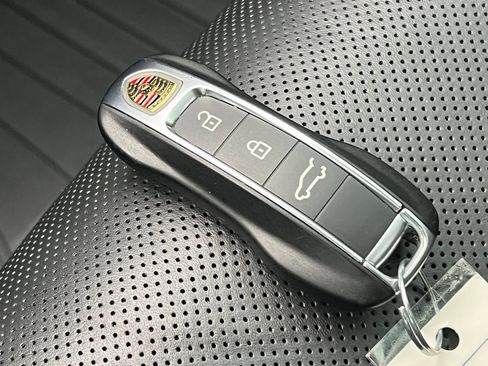 Used 2021 Porsche Cayenne AWD/4WD image 30