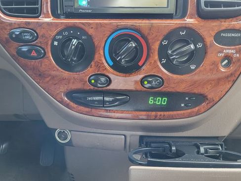 Used 2001 Toyota Tundra Limited AWD/4WD image 17